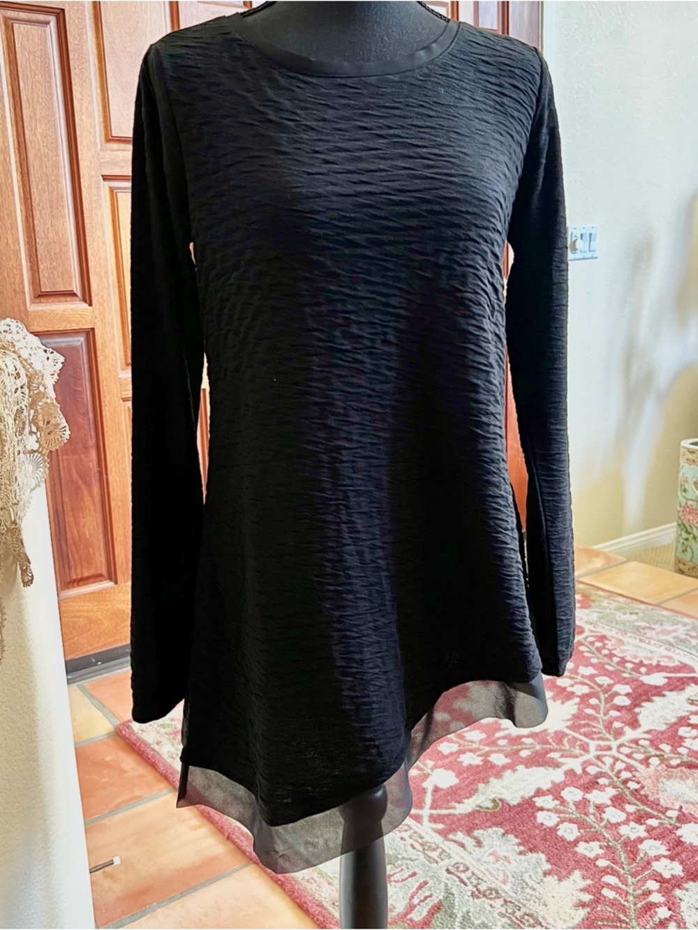 SIMPLY VERA Wang Small Black Angle Bottom Long Sleeve Textured  Ruched Top